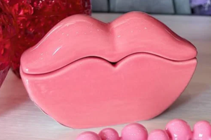 Hazel Mazel Stoneware Lip Shaped Box