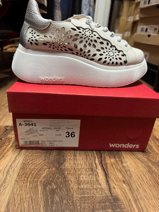 Wonders Perforate Leather Sneaker